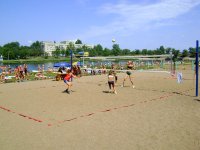 Пляжный волейбол на городском пляже