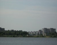 На другом берегу судоходного канала виден наш город Балаково